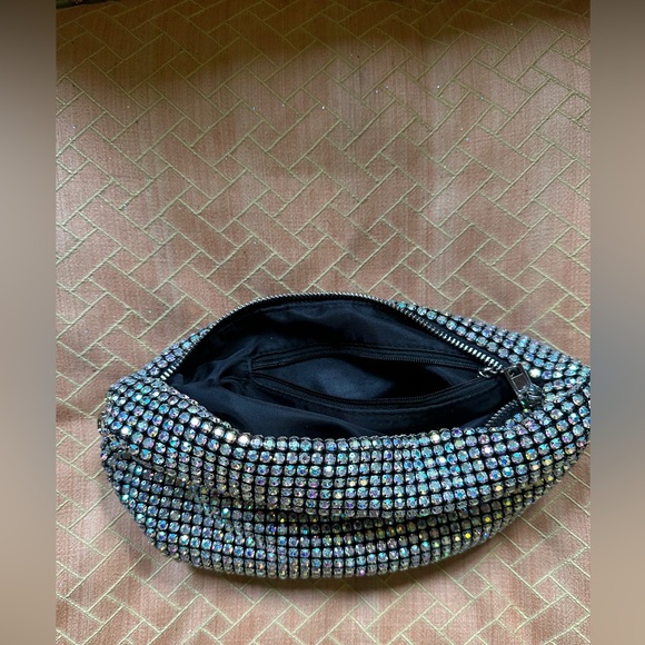 Sparkly Rhinestone Crystal Embellished Silver Clutch Handbag - Picture 3 of 6